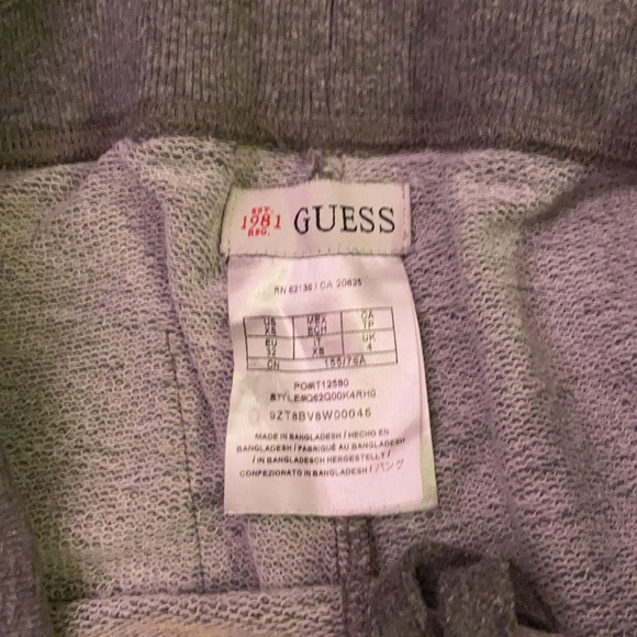 Guess size xs jogging pant - Picture 2 of 4